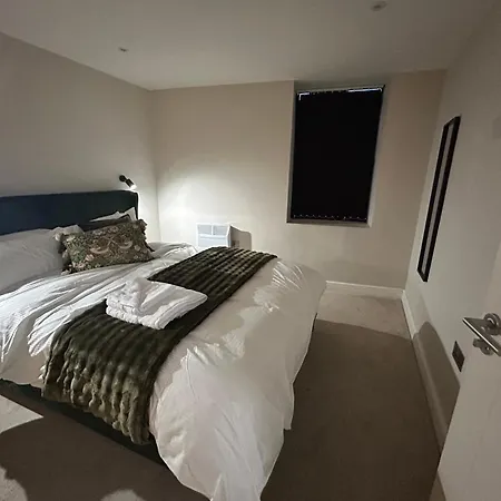 Centre, 2 Bed Penthouse With Balcony * Leeds (West Yorkshire)