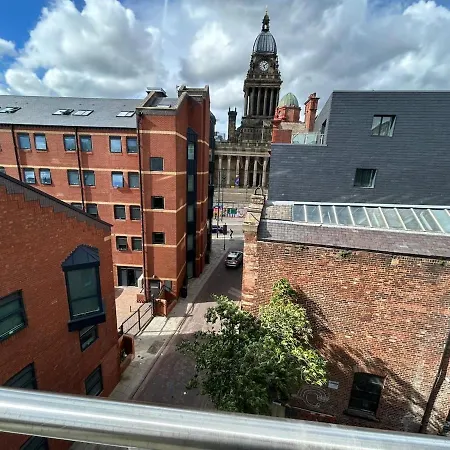 Centre, 2 Bed Penthouse With Balcony *